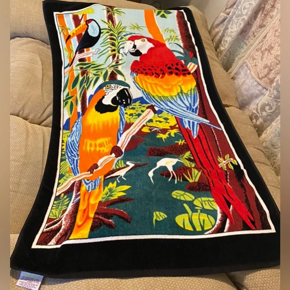 🏝️ 🦜 🏖️ NWOT Cabana Parrot Beach Towel